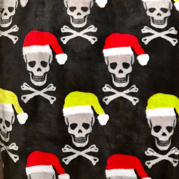 Betsey Johnson Black Skull Christmas Santa Throw - Picture 2 of 8